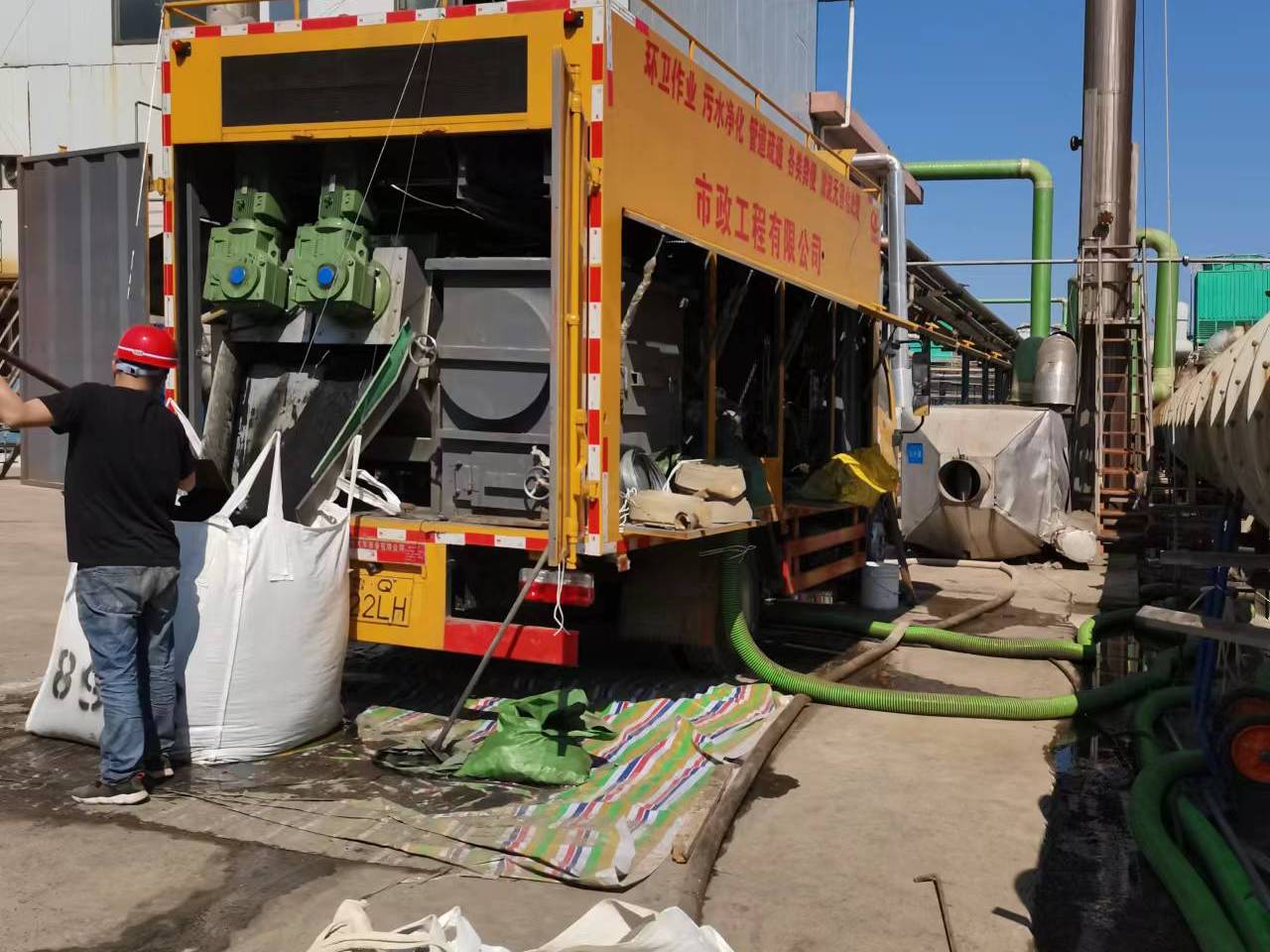 石屏淤泥压干处理